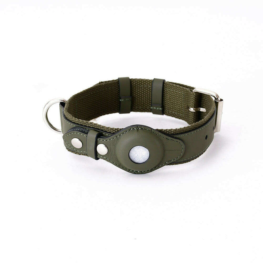 An Airtag-Compatible Dog Leash™ with a metal buckle, perfect for your furry friend. (Brand: PawPal Essentials)